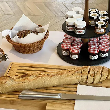 Les Bb, Champagne Besserat De Bellefon Επερνέ